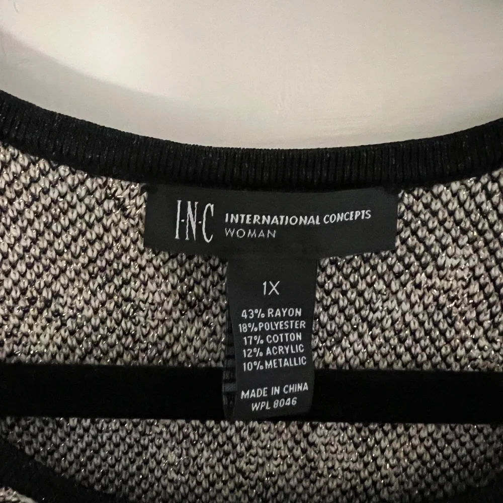 INC  International Concepts size 1X Black & Tan with Gold